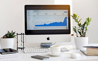 电子商务，连接未来，引领时代，，（改写后的最终标题为，电子商务，连接未来，引领时代，重塑连接与机遇）