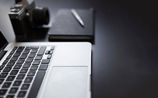 跨境电商对物流的深刻影响，包括重塑物流基础设施、显著变化的物流服务模式、物流成本的快速下降以及跨境电商的数字化转型。