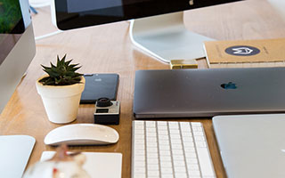 跨境电商对物流的深刻影响，包括重塑物流基础设施、显著变化的物流服务模式、物流成本的快速下降以及跨境电商的数字化转型。